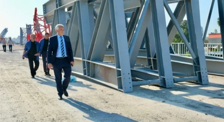 Adana Yavuzlar Köprüsü'nün Tamamlanması Yaklaşıyor: Adana Büyükşehir Belediye Başkanı Karalar Denetlemeleri Sürdürüyor