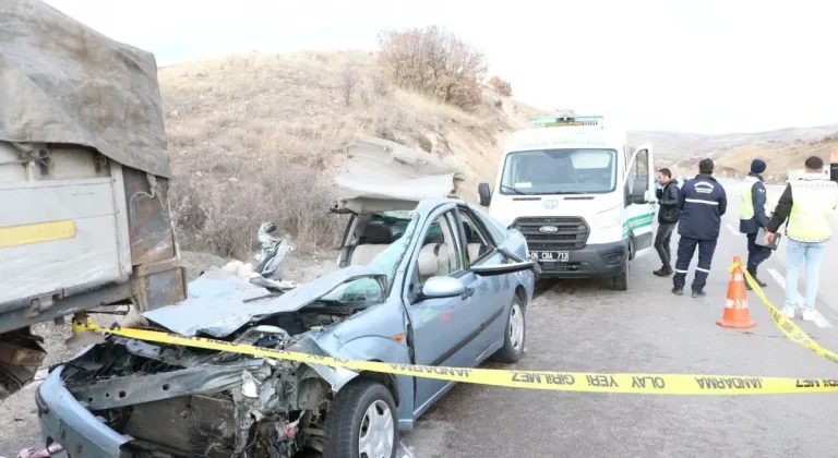 Ankara'da Cenazeden Dönen Araç Kaza Yaptı: 2 Ölü 4 Yaralı