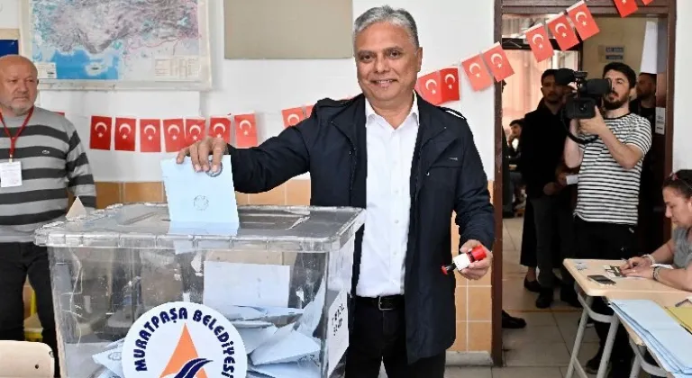 Antalya Muratpaşa Belediye Başkanı Ümit Uysal Oyunu Kullandı