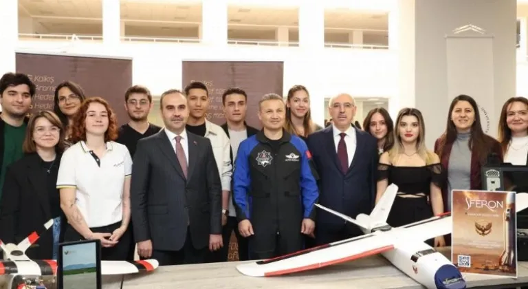 Bakan Kacır ve Astronot Gezeravcı İzmir'de Gençlik Buluşması Programına Katıldı