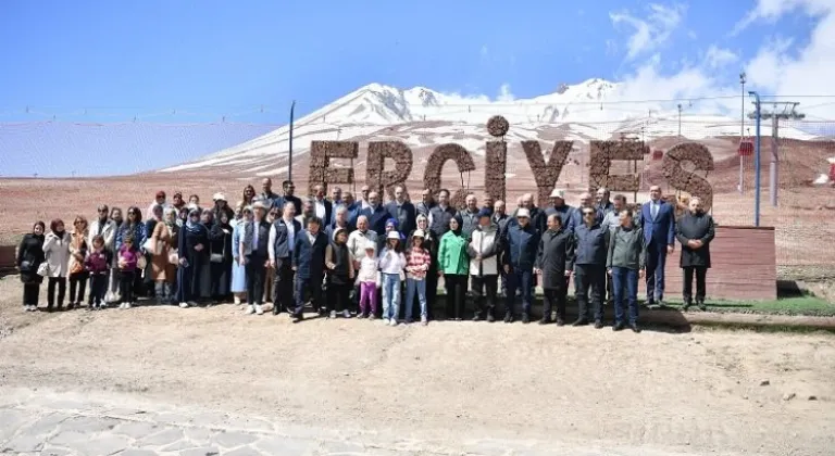 Bakan Özhaseki ve Başkan Büyükkılıç Erciyes Dağı'nda 271 bin 500 fidanı toprakla buluşturdu
