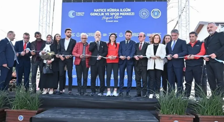 Bursa'nın Emek Mahallesi'nde Açılan Hatice Kübra İlgün Gençlik ve Spor Merkezi Hizmete Girdi
