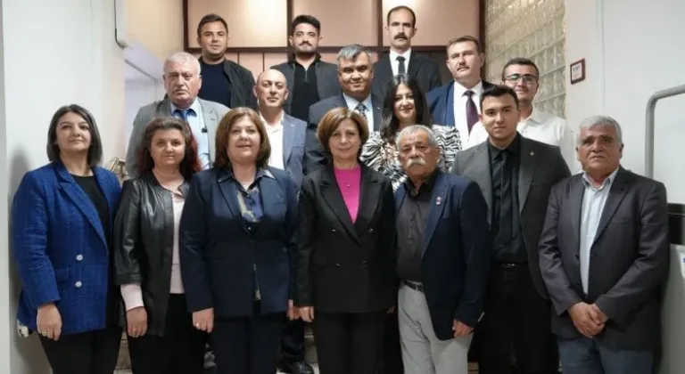Çifteler Belediye Başkanı Zehra Konakcı ve Meclis Üyeleri, Eskişehir Büyükşehir Belediye Başkanı Ayşe Ünlüce'yi Ziyaret Etti