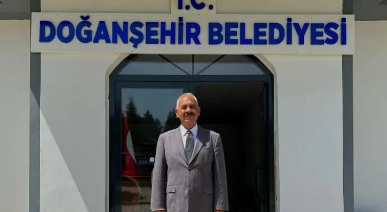 Doğanşehir Belediyesi'ne T.C. İbareli Tabela Eklendi