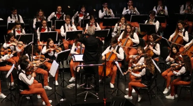 Doğuş Çocuk Senfoni Orkestrası Antalya Konserinde Sahne Aldı