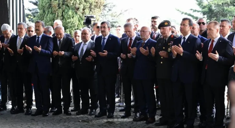 Ekrem İmamoğlu Turgut Özal'ı Anma Törenine Katıldı
