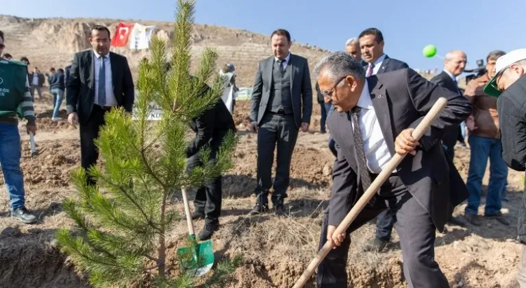 Erciyes Dağında Kayseri Büyükşehir Belediyesi ve Bakanlık'tan Çevreci Ağaçlandırma Töreni