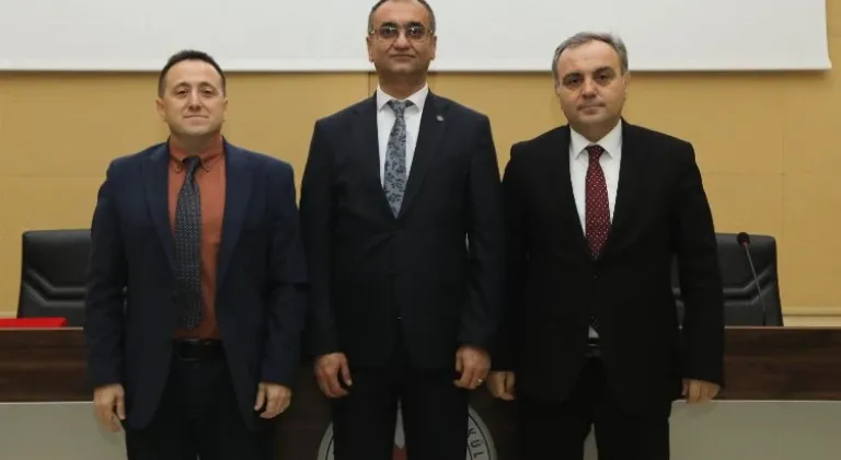 Erciyes Üniversitesi'nde 6 Şubat Depremleri Konuşuldu: Mühendislik Bakışı Sunuldu