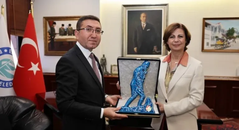 Eskişehir Baro Başkanı ve Yönetimi, Büyükşehir Belediye Başkanı Ünlüce'yi Ziyaret Etti