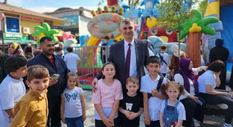 Gölcük Belediyesi Anıtpark'ta Çocuk Bayramı Coşkusunu Doya Doya Yaşattı