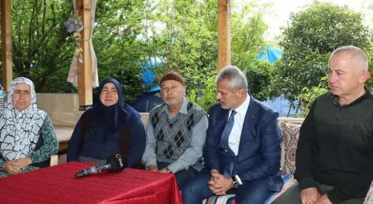 Hatay Belediye Başkanı, Deprem Şehitlerinin Ailelerini Ziyaret Etti