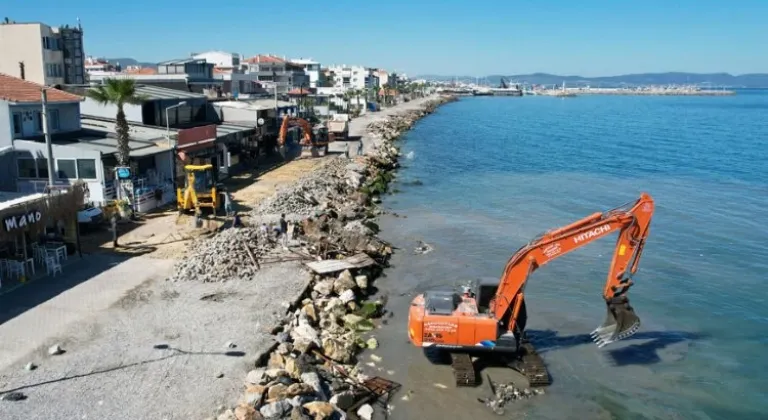 İzmir Güzelbahçe'de Sahil Projesi İçin İlk Kepçe Vuruldu