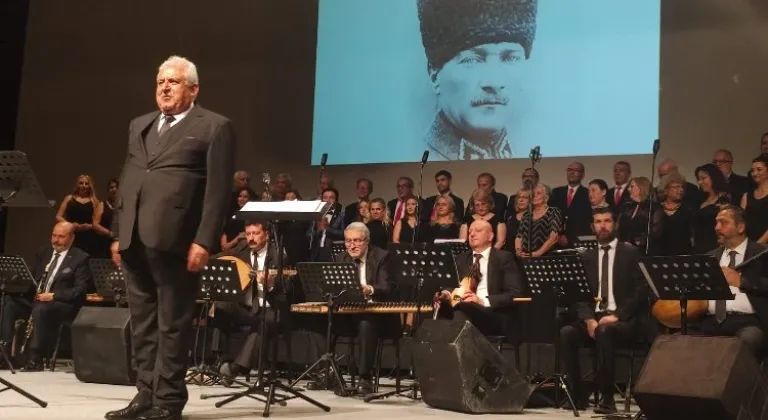 İzmir'de Aynı Gece İki Muhteşem Konser Sanatseverleri Böldü