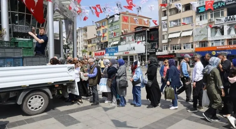 İzmit Belediyesi Vatandaşa Ücretsiz İstiridye Mantarı Dağıtıyor