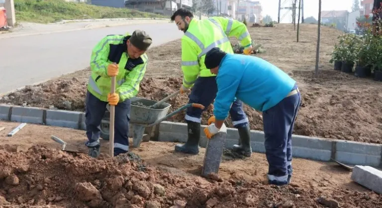 Kocaeli Büyükşehir Belediyesi, Derince'de çiçeklendirme çalışmalarına hız verdi