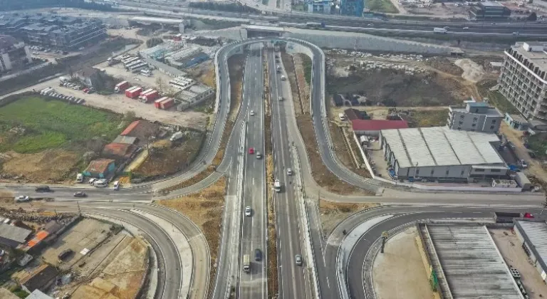 Kocaeli'de Trafik Akışını Düzenleyecek Yeşilova-Solaklar Köprülü Kavşağı Hizmete Açıldı