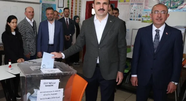 Konya Büyükşehir Belediye Başkanı Uğur İbrahim Altay, Oyununu Meram'da Kullandı