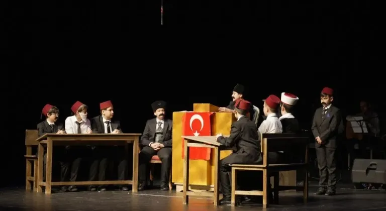 Konya'da Çanakkale Destanı Konulu Tiyatro Oyunu Büyük İlgi Gördü