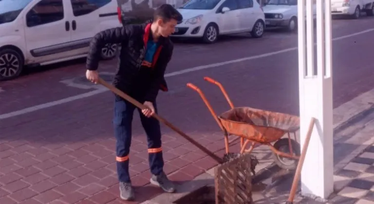 Manisa Saruhanlı'da Yağışlara Karşı İzgara Temizliği Uygulamalarına Devam