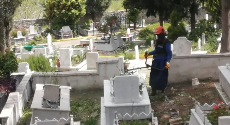 Muğla Büyükşehir Belediyesi Ramazan Bayramı öncesi mezarlık temizliği çalışmalarına hız verdi