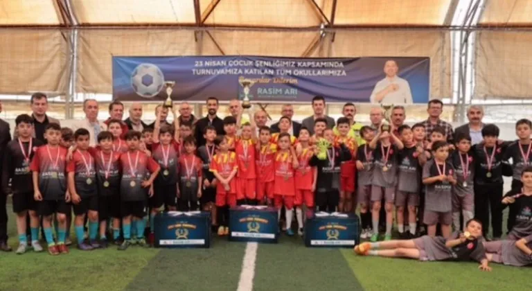 Nevşehir'de Futbol Şampiyonu: Necip Fazıl Kısakürek İlkokulu!