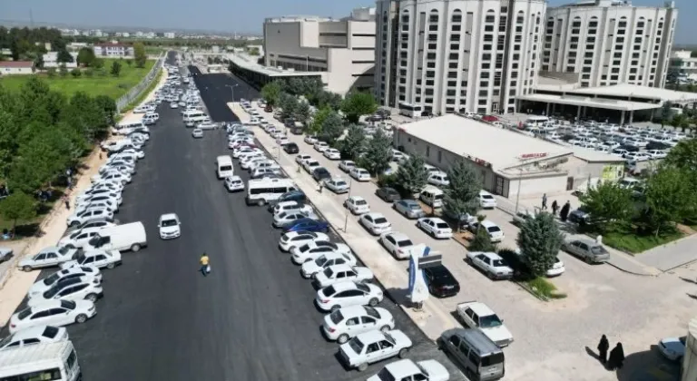Şanlıurfa Büyükşehir Belediyesi İş Başında: Eğitim ve Araştırma Hastanesi Yolunda Asfalt Döküldü