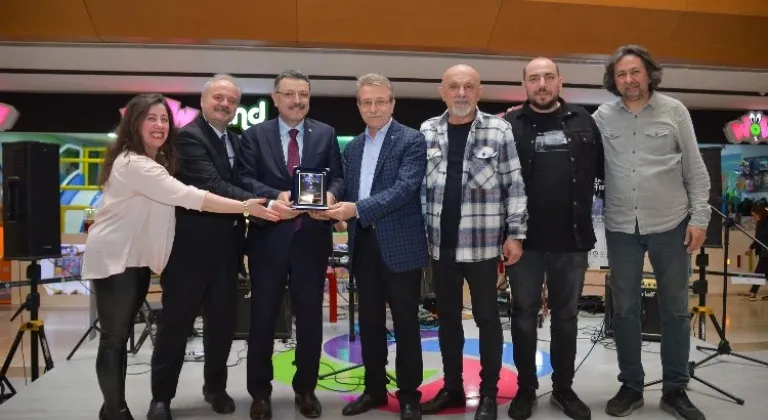 Trabzon'da 3. Tiyatro Festivali Coşkulu Açılışla Başladı